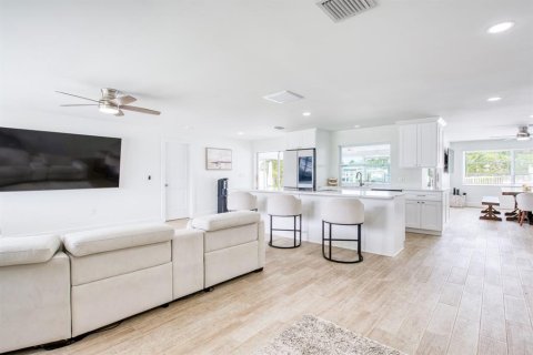 Villa ou maison à vendre à Treasure Island, Floride: 3 chambres, 149.11 m2 № 2138148 - photo 8