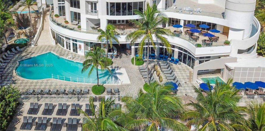 Condo in Sunny Isles Beach, Florida, 1 bedroom № 1935681