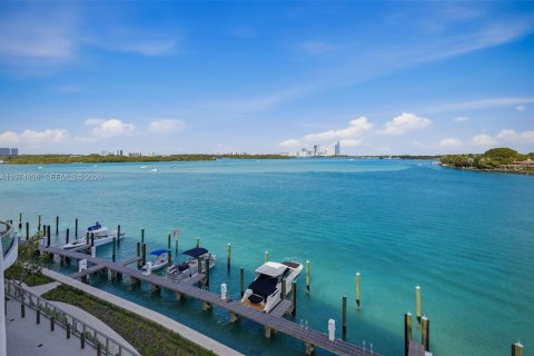 Купить кондоминиум в Бей-Харбор-Айлендс, Флорида 4 спальни, 327.29м2, № 2039993 - фото 20
