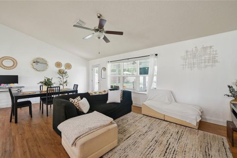 House in Palm Coast, Florida 3 bedrooms, 142.05 sq.m. № 1852471 - photo 10