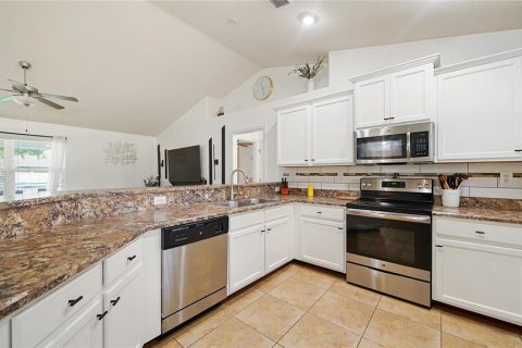 House in Palm Coast, Florida 3 bedrooms, 142.05 sq.m. № 1852471 - photo 6