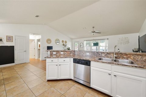 House in Palm Coast, Florida 3 bedrooms, 142.05 sq.m. № 1852471 - photo 7