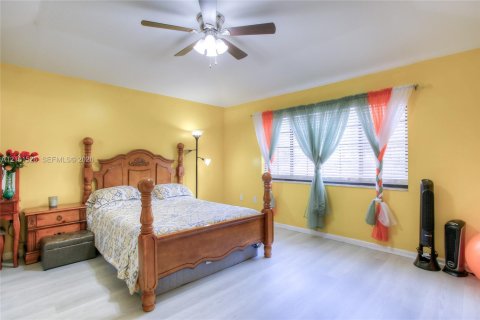 Villa ou maison à vendre à Plantation, Floride: 4 chambres, 243.03 m2 № 2406102 - photo 11