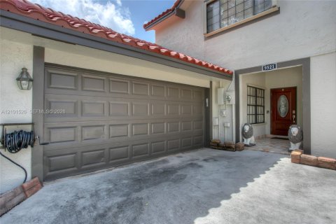 Villa ou maison à vendre à Plantation, Floride: 4 chambres, 243.03 m2 № 2406102 - photo 2