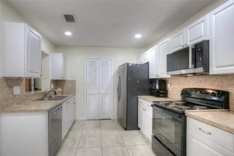 Villa ou maison à vendre à Plantation, Floride: 4 chambres, 243.03 m2 № 2406102 - photo 15