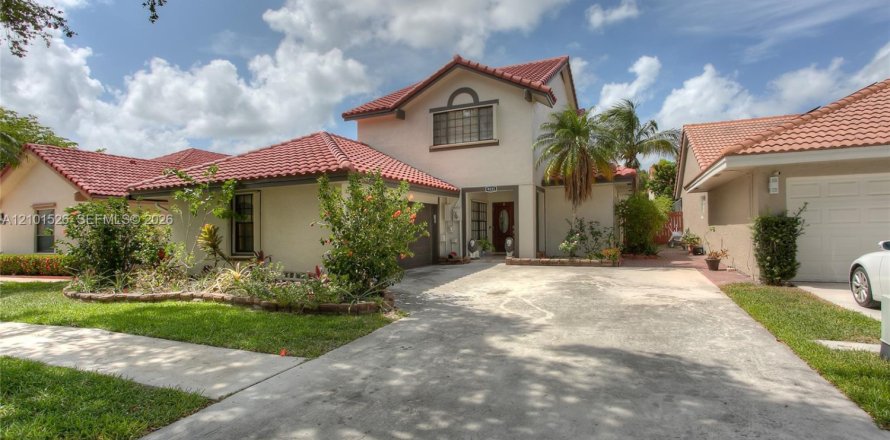 Villa ou maison à Plantation, Floride 4 chambres, 243.03 m2 № 2406102