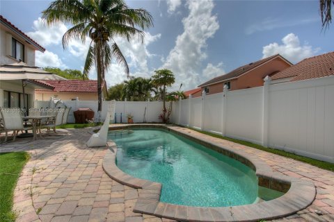 Villa ou maison à vendre à Plantation, Floride: 4 chambres, 243.03 m2 № 2406102 - photo 4