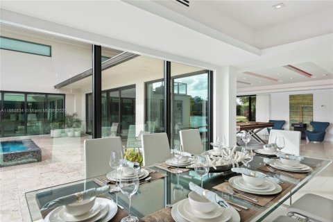House in Hollywood, Florida 5 bedrooms, 337.89 sq.m. № 1930424 - photo 15