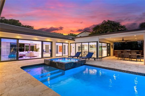 House in Hollywood, Florida 5 bedrooms, 337.89 sq.m. № 1930424 - photo 3