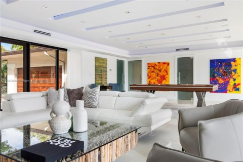 House in Hollywood, Florida 5 bedrooms, 337.89 sq.m. № 1930424 - photo 9