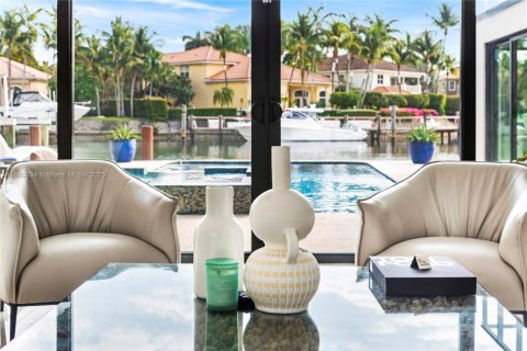 House in Hollywood, Florida 5 bedrooms, 337.89 sq.m. № 1930424 - photo 8