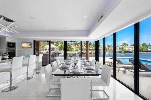 House in Hollywood, Florida 5 bedrooms, 337.89 sq.m. № 1930424 - photo 17