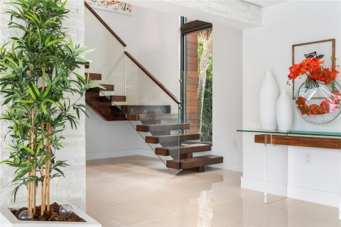 House in Hollywood, Florida 5 bedrooms, 337.89 sq.m. № 1930424 - photo 26