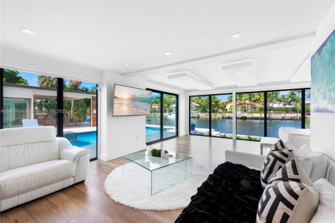 House in Hollywood, Florida 5 bedrooms, 337.89 sq.m. № 1930424 - photo 30
