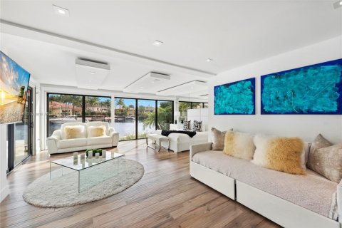 House in Hollywood, Florida 5 bedrooms, 337.89 sq.m. № 1930424 - photo 28