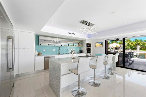House in Hollywood, Florida 5 bedrooms, 337.89 sq.m. № 1930424 - photo 20