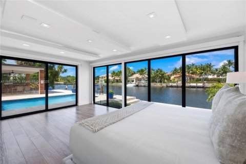 House in Hollywood, Florida 5 bedrooms, 337.89 sq.m. № 1930424 - photo 29