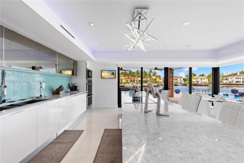 House in Hollywood, Florida 5 bedrooms, 337.89 sq.m. № 1930424 - photo 21