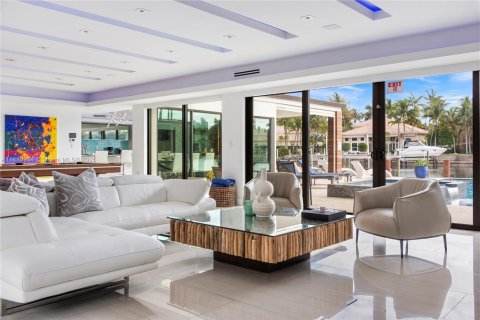 House in Hollywood, Florida 5 bedrooms, 337.89 sq.m. № 1930424 - photo 7