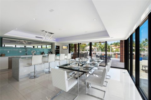 House in Hollywood, Florida 5 bedrooms, 337.89 sq.m. № 1930424 - photo 16