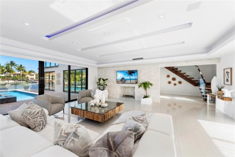House in Hollywood, Florida 5 bedrooms, 337.89 sq.m. № 1930424 - photo 5