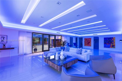 House in Hollywood, Florida 5 bedrooms, 337.89 sq.m. № 1930424 - photo 13