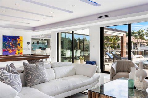 House in Hollywood, Florida 5 bedrooms, 337.89 sq.m. № 1930424 - photo 6