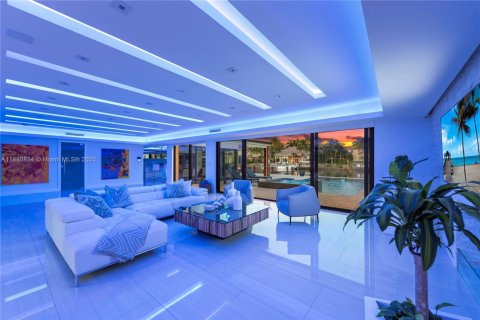 House in Hollywood, Florida 5 bedrooms, 337.89 sq.m. № 1930424 - photo 12