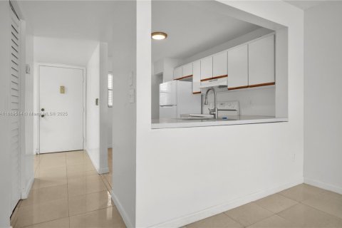 Купить кондоминиум в Майами, Флорида 3 спальни, 104.52м2, № 1938705 - фото 8