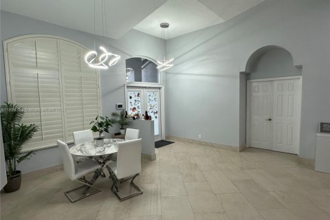 Villa ou maison à louer à Weston, Floride: 4 chambres, 257.9 m2 № 1953459 - photo 7