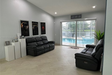 Villa ou maison à louer à Weston, Floride: 4 chambres, 257.9 m2 № 1953459 - photo 9