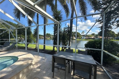 Villa ou maison à louer à Weston, Floride: 4 chambres, 257.9 m2 № 1953459 - photo 14