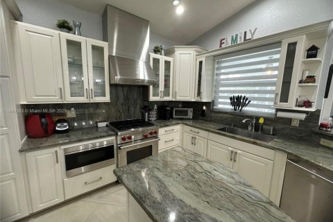 Villa ou maison à louer à Weston, Floride: 4 chambres, 257.9 m2 № 1953459 - photo 21