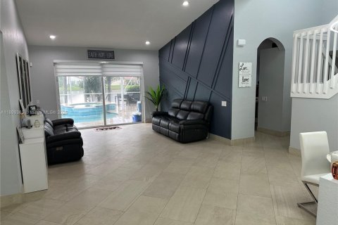 Villa ou maison à louer à Weston, Floride: 4 chambres, 257.9 m2 № 1953459 - photo 8