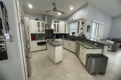 Villa ou maison à louer à Weston, Floride: 4 chambres, 257.9 m2 № 1953459 - photo 20