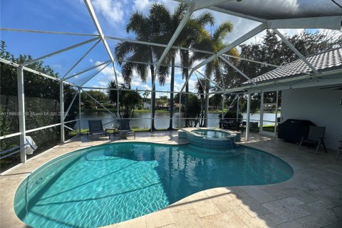 Villa ou maison à louer à Weston, Floride: 4 chambres, 257.9 m2 № 1953459 - photo 10