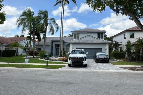 Villa ou maison à louer à Weston, Floride: 4 chambres, 257.9 m2 № 1953459 - photo 1