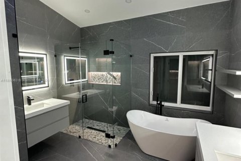Villa ou maison à louer à Weston, Floride: 4 chambres, 257.9 m2 № 1953459 - photo 29