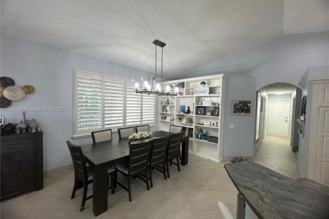 Villa ou maison à louer à Weston, Floride: 4 chambres, 257.9 m2 № 1953459 - photo 18