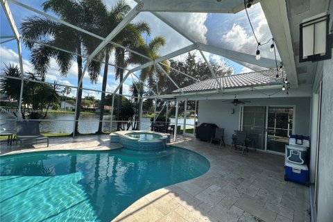 Villa ou maison à louer à Weston, Floride: 4 chambres, 257.9 m2 № 1953459 - photo 11