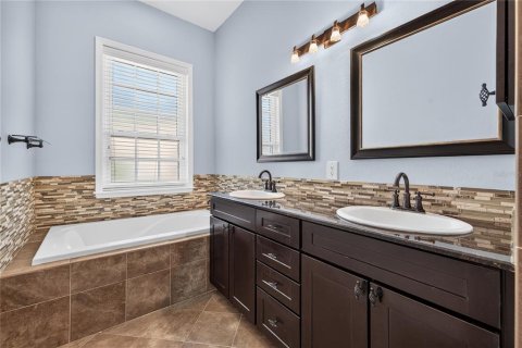 Townhouse in Tampa, Florida 3 bedrooms, 197.14 sq.m. № 2379732 - photo 26