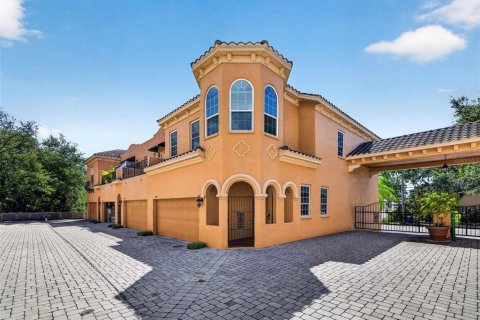 Townhouse in Tampa, Florida 3 bedrooms, 197.14 sq.m. № 2379732