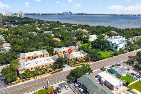 Townhouse in Tampa, Florida 3 bedrooms, 197.14 sq.m. № 2379732 - photo 2