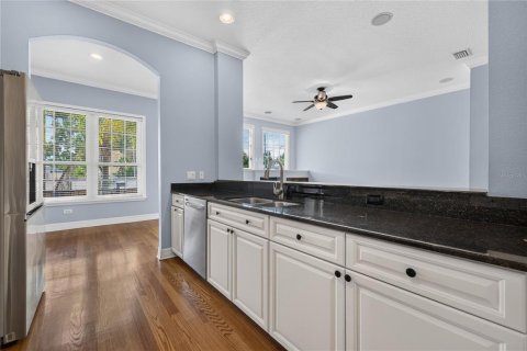 Townhouse in Tampa, Florida 3 bedrooms, 197.14 sq.m. № 2379732 - photo 14
