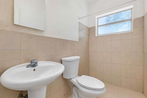 House in North Miami, Florida 3 bedrooms, 123.37 sq.m. № 1874805 - photo 14