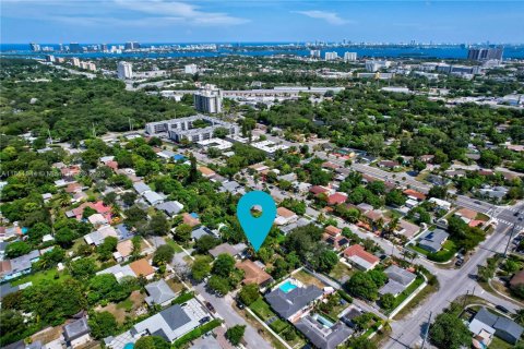 House in North Miami, Florida 3 bedrooms, 123.37 sq.m. № 1874805 - photo 1
