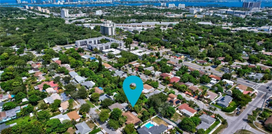 House in North Miami, Florida 3 bedrooms, 123.37 sq.m. № 1874805