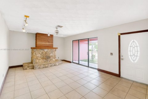House in North Miami, Florida 3 bedrooms, 123.37 sq.m. № 1874805 - photo 6