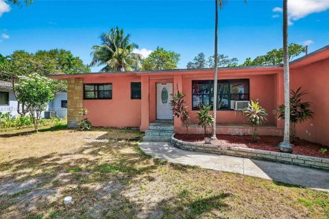 House in North Miami, Florida 3 bedrooms, 123.37 sq.m. № 1874805 - photo 4