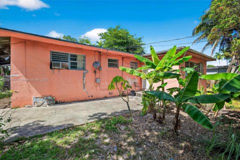 House in North Miami, Florida 3 bedrooms, 123.37 sq.m. № 1874805 - photo 16